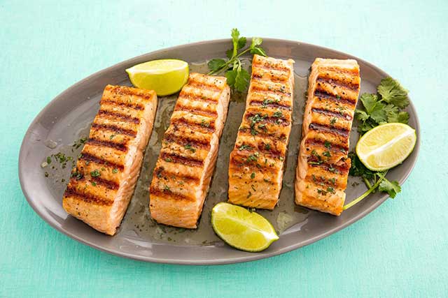 HOW TO MAKE SIMPLE GRILLED SALMON